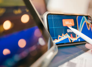 Opções de Bitcoin, Ethereum e forex avaliadas por trader multimercado