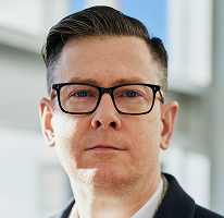 Alexander Hughes, CEO e executivo de empresa de trading de criptomoedas, em retrato