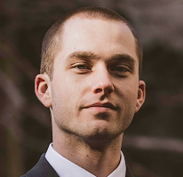 Thomas Whitfield em retrato, analista de trading e especialista em mercado cripto