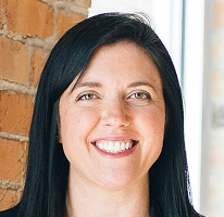 Sophie Hartwell, chefe de suporte ao cliente da equipe de atendimento, em um retrato